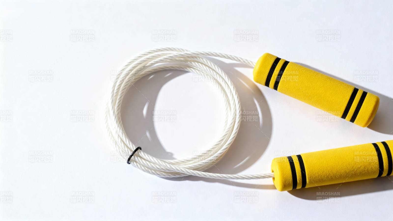 黄色手柄跳绳图片