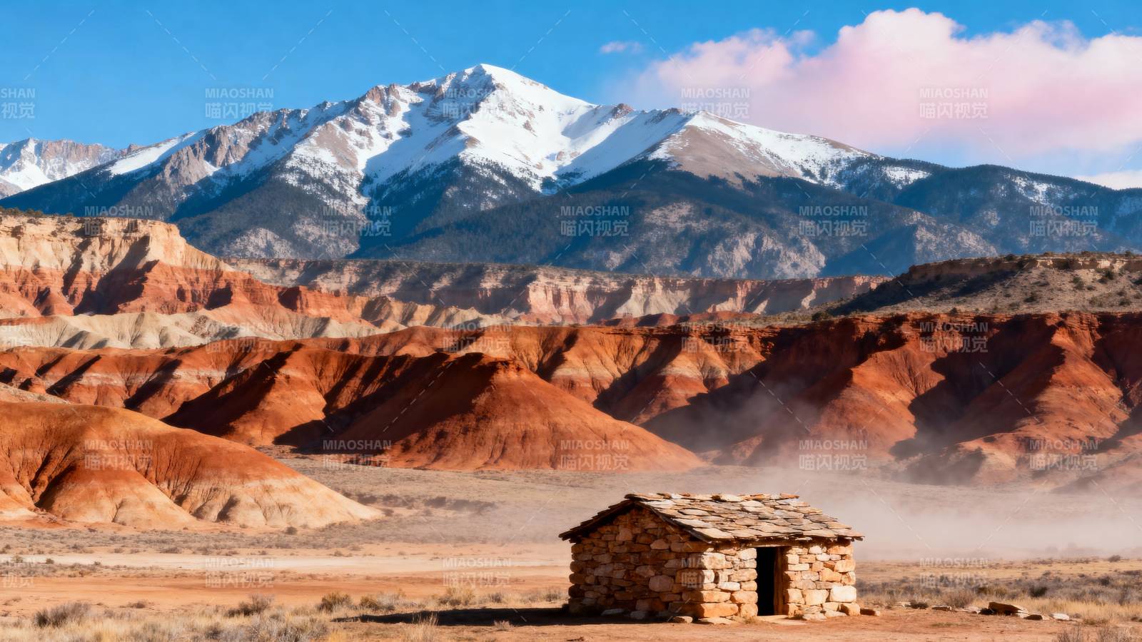 雪山下的石屋图片