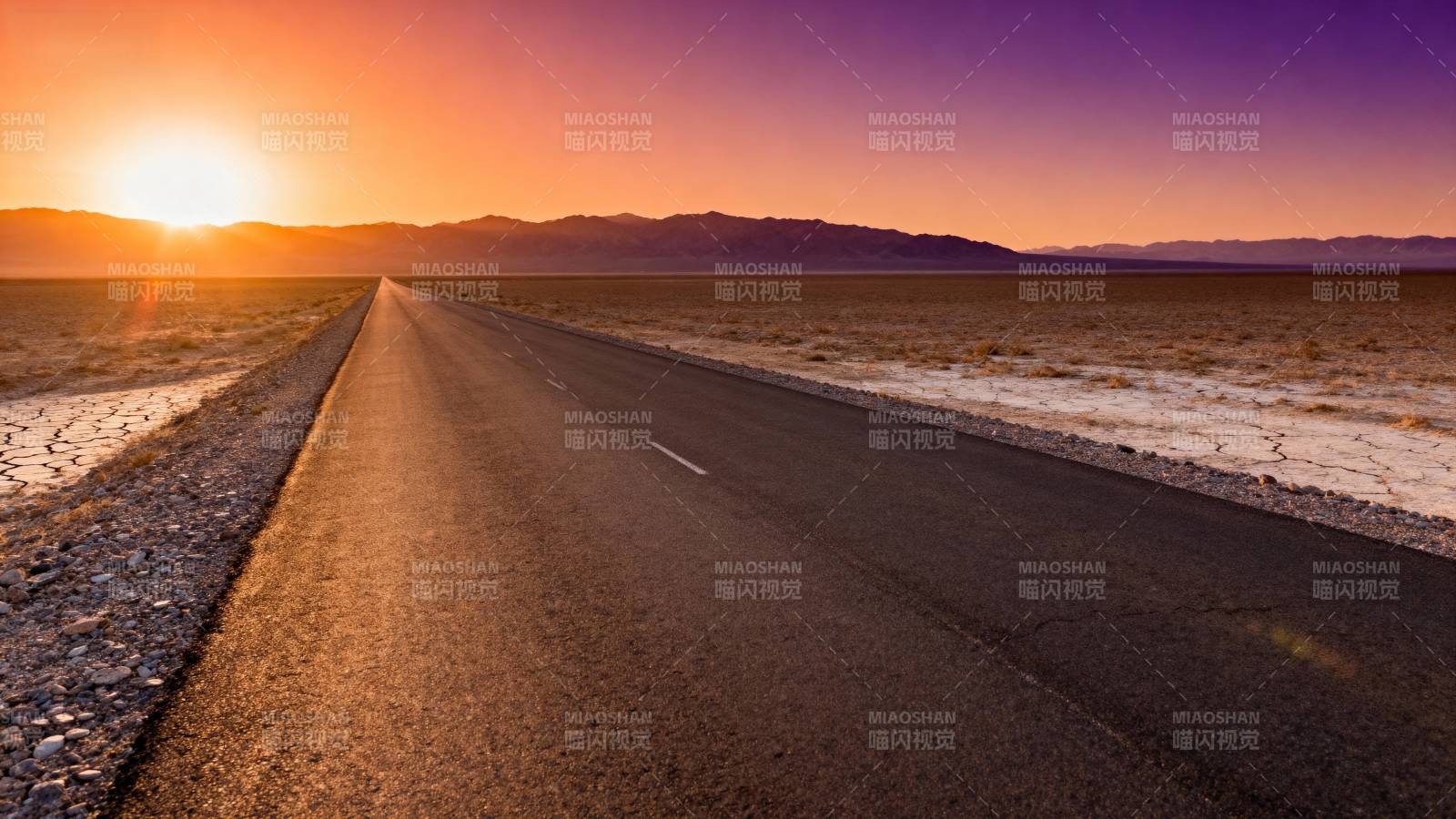 夕阳下的公路图片