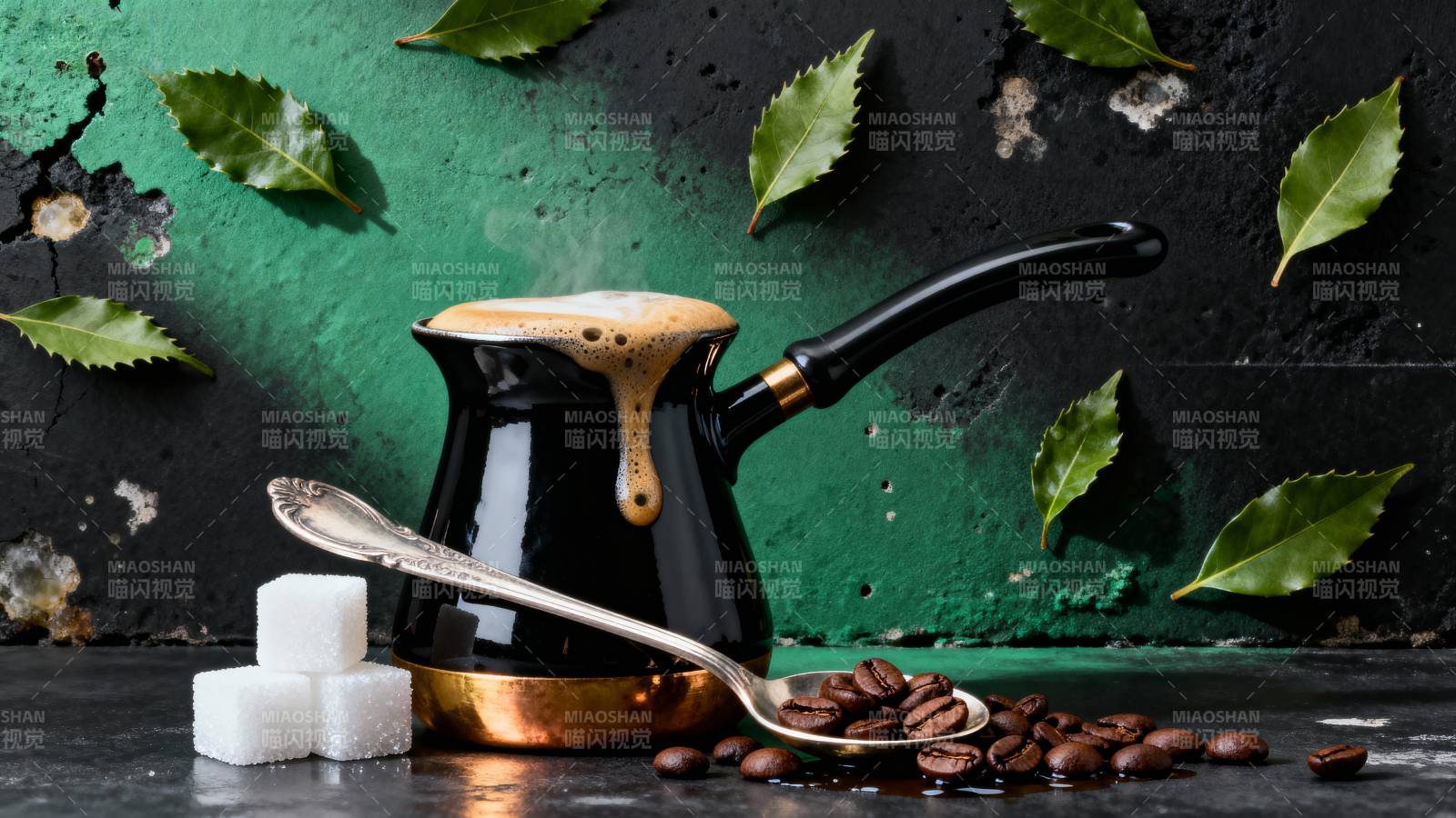 咖啡壶与咖啡豆图片
