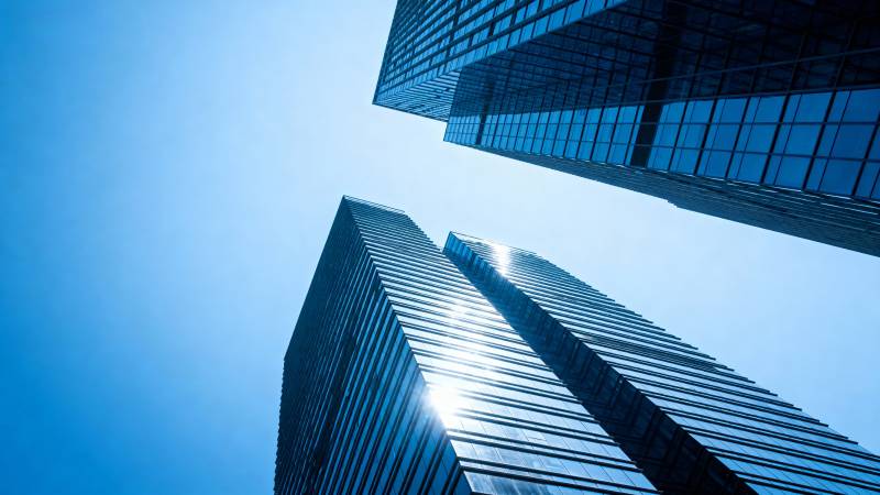 高楼仰望蓝天图片