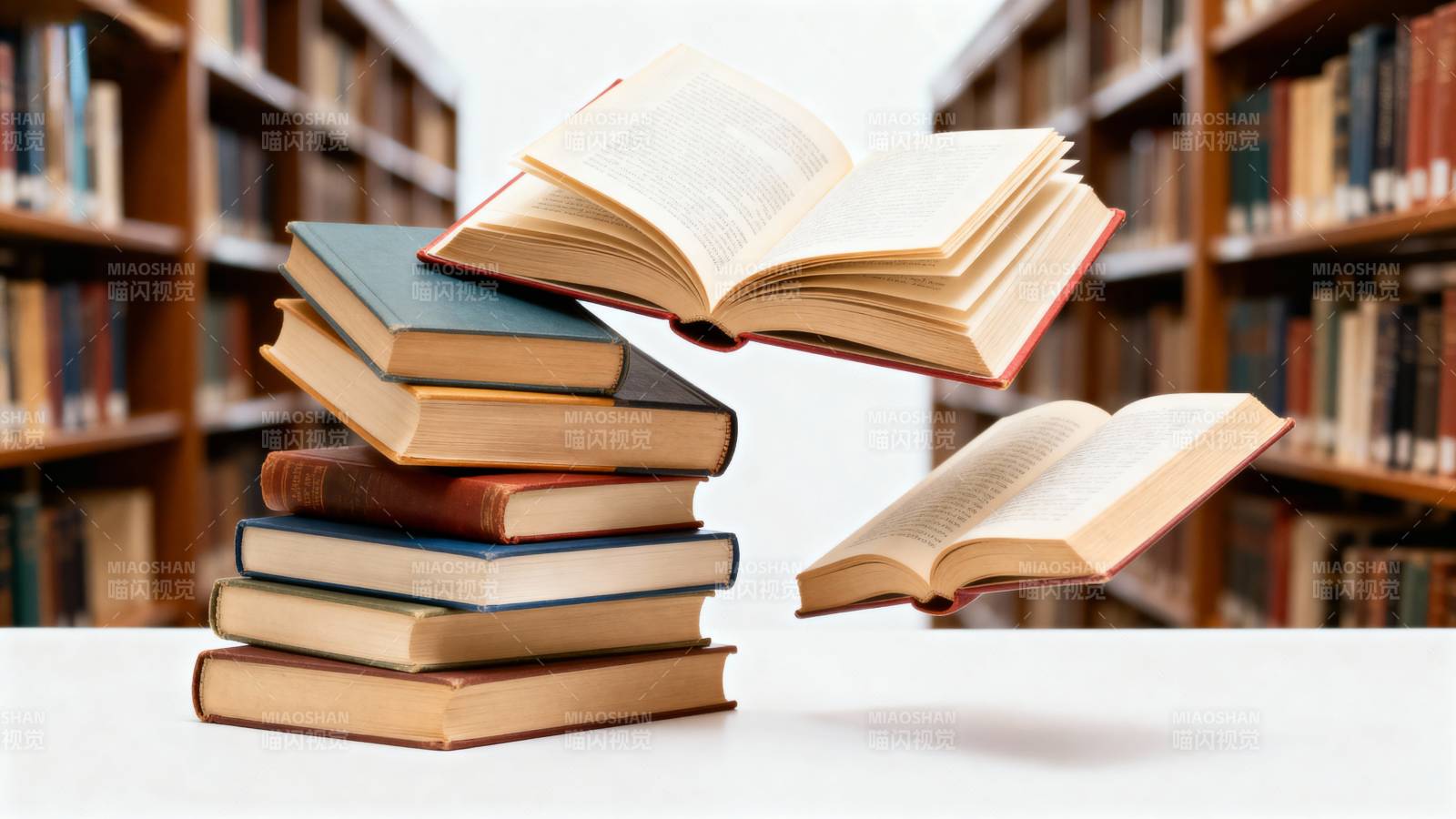 书页飞舞的图书馆图片