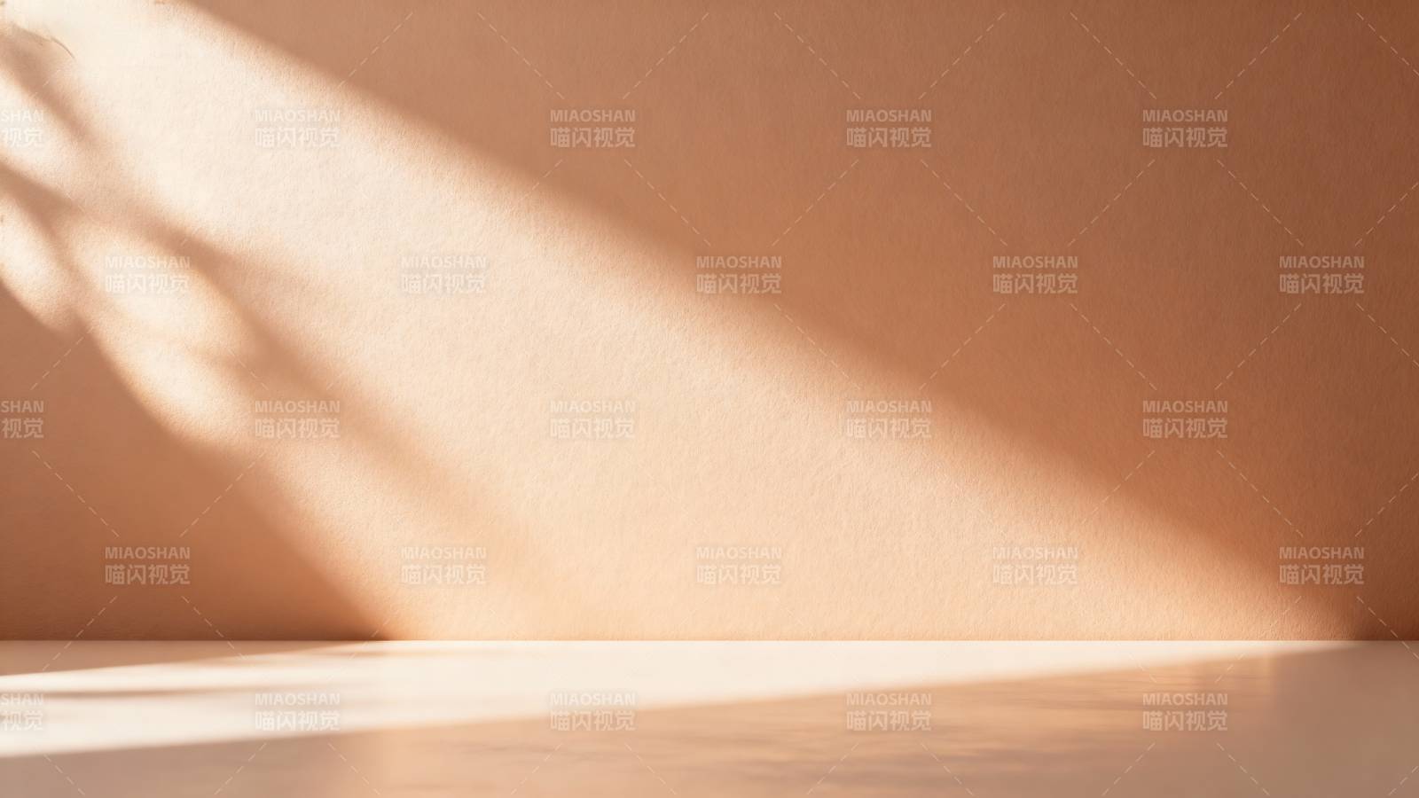 光影交错的静谧角落图片