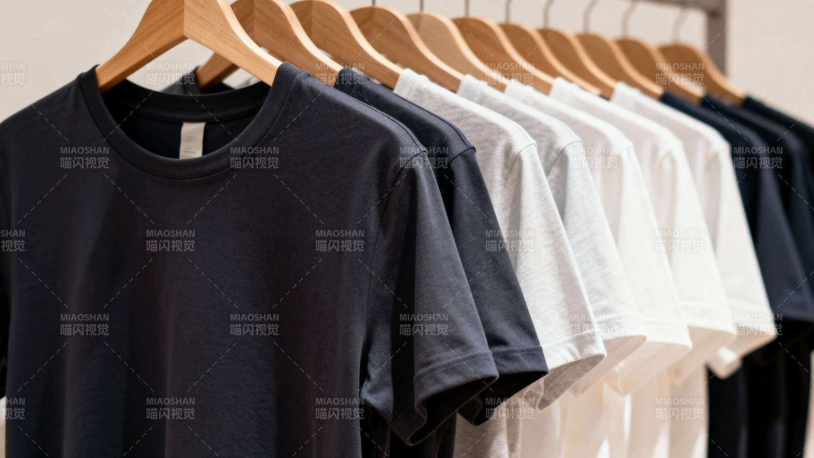 简约T恤陈列图片