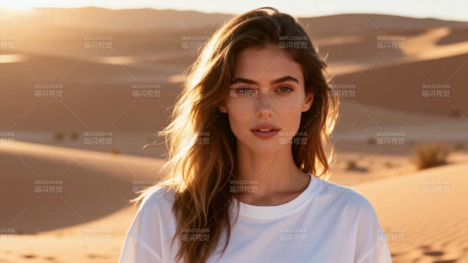 沙漠中的白衣女子图片