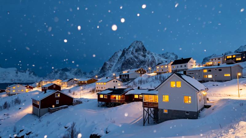 雪夜山村灯火图片