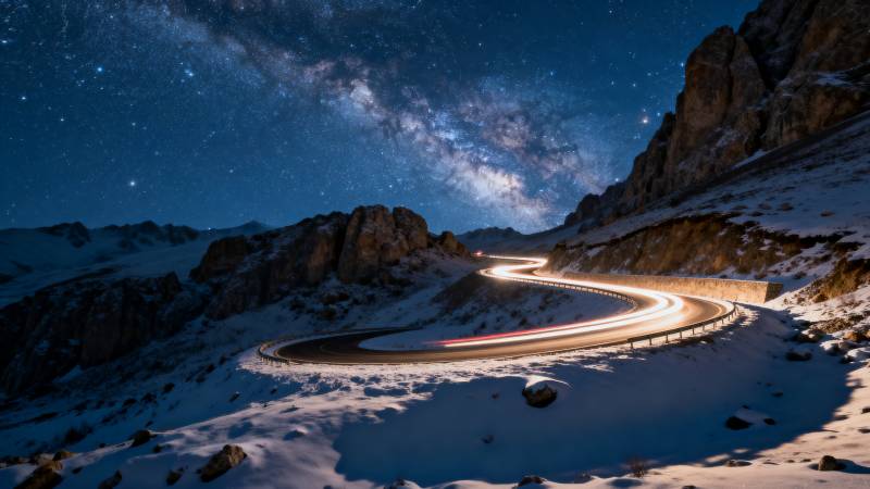 星河下的雪路图片