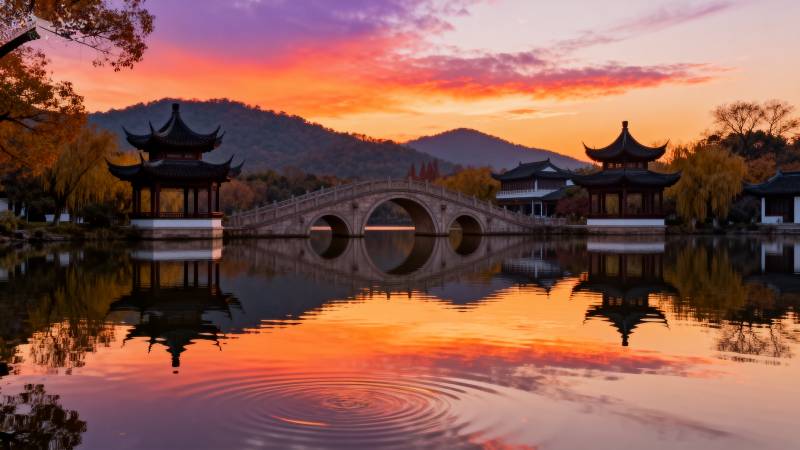 湖畔夕照映古桥图片