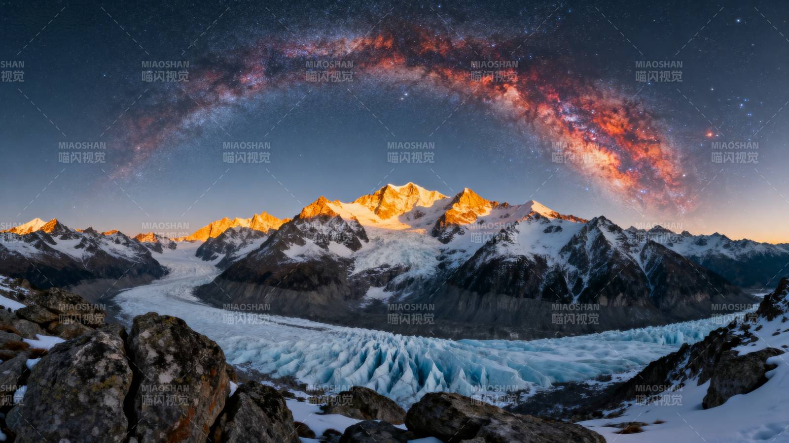 雪山银河夜景图片