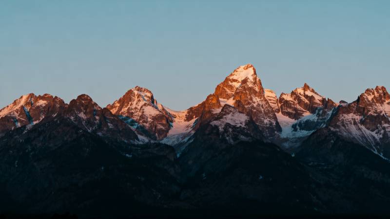 雪山日出美景图片