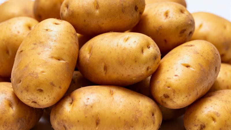 金黄土豆堆叠图图片