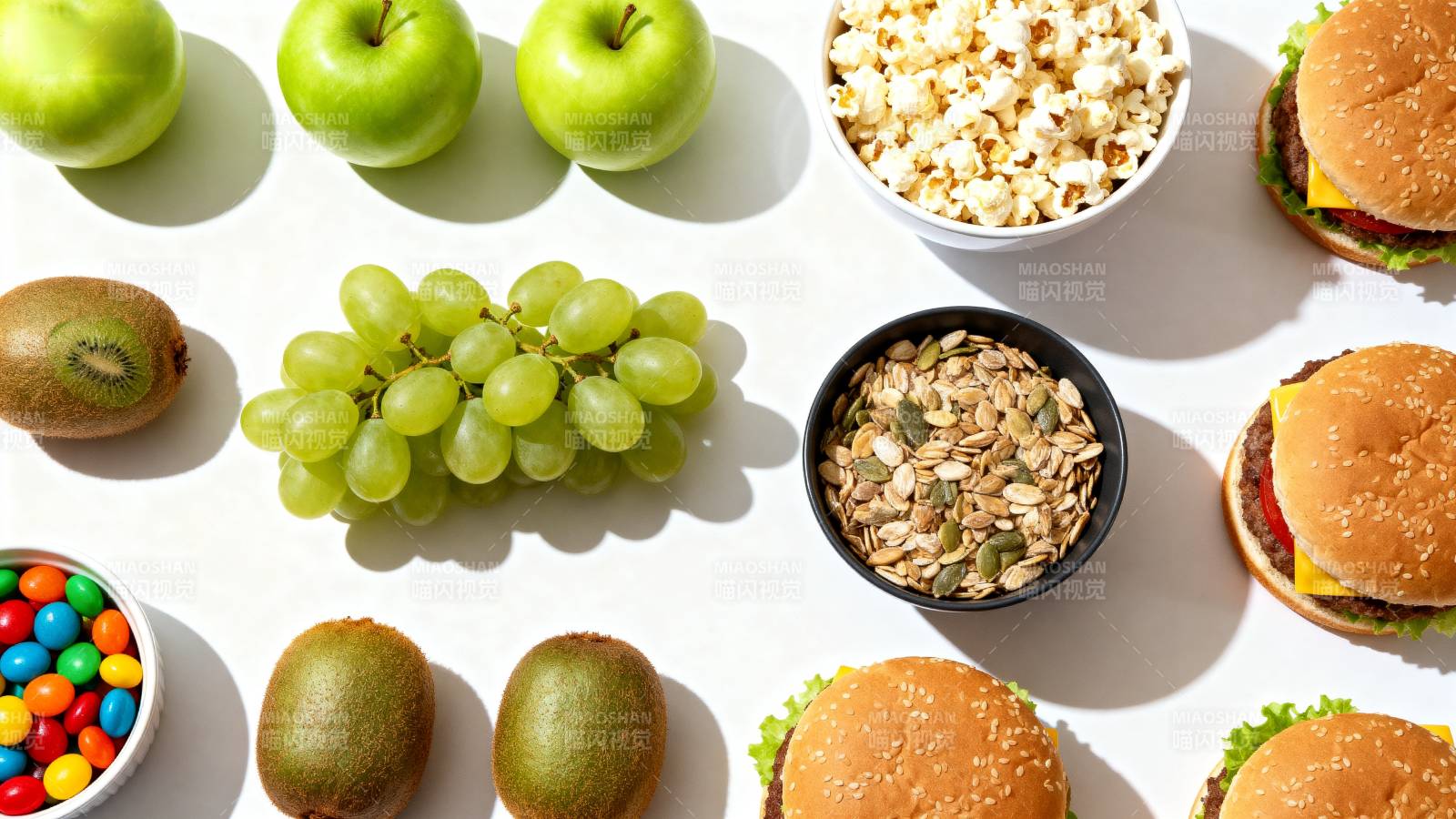 健康与垃圾食品对比图片