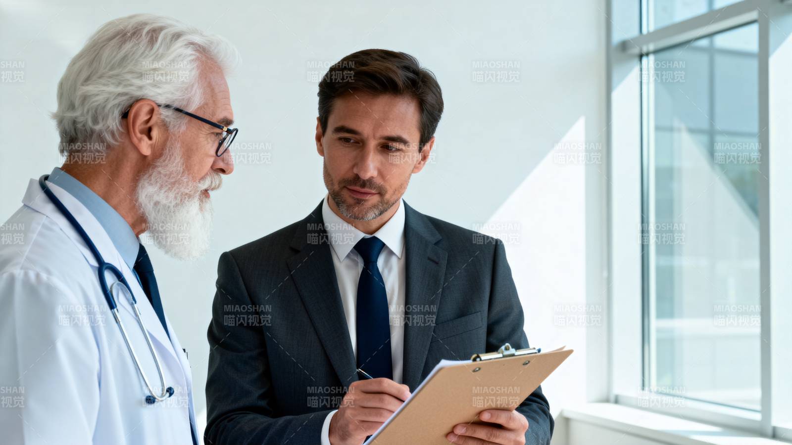 医生与患者交谈图片