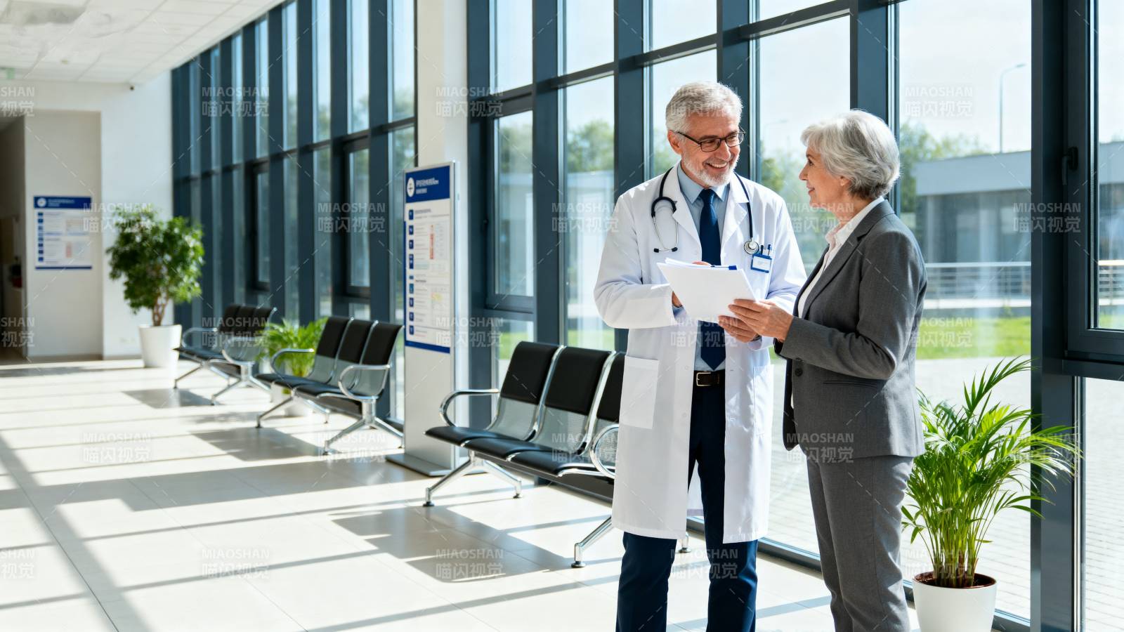 医生与患者交谈图片