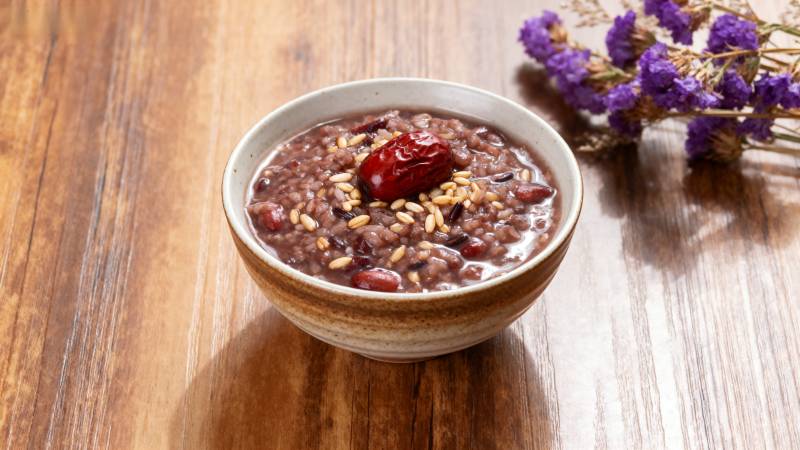 红豆粥配紫花图片