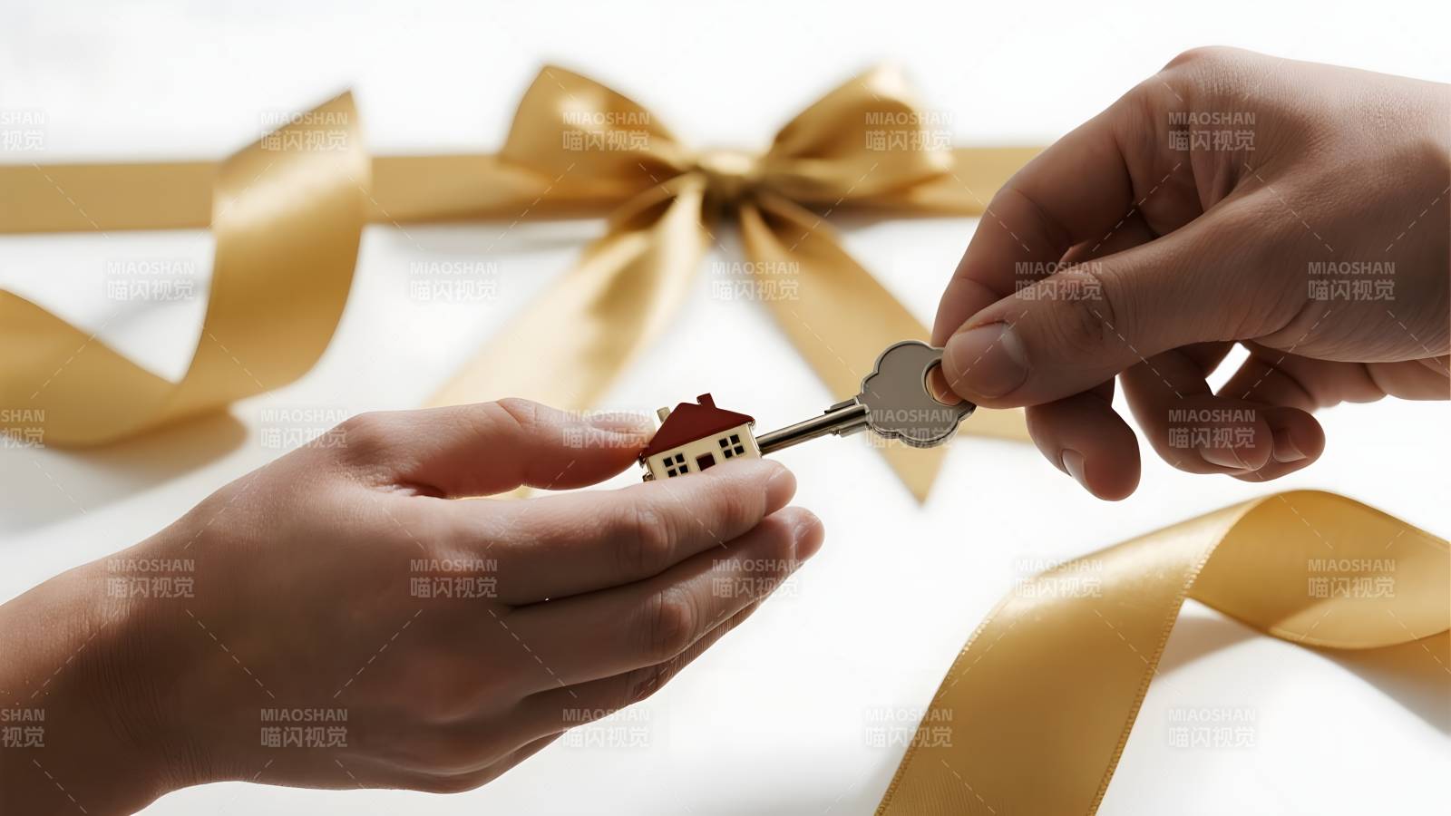 钥匙开启新家门图片