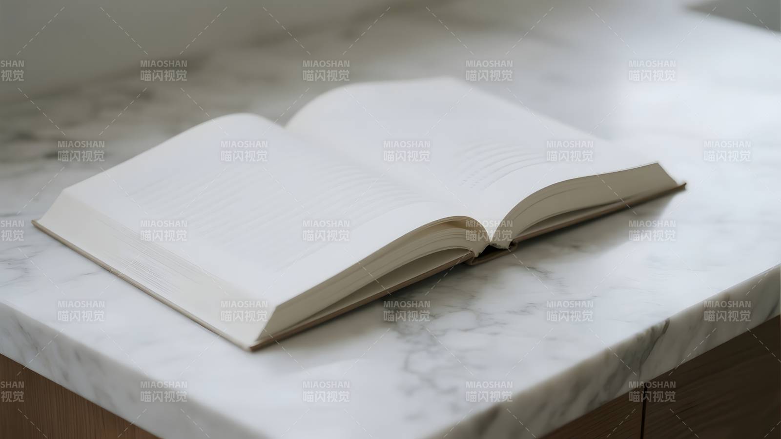 书页静展大理石上图片