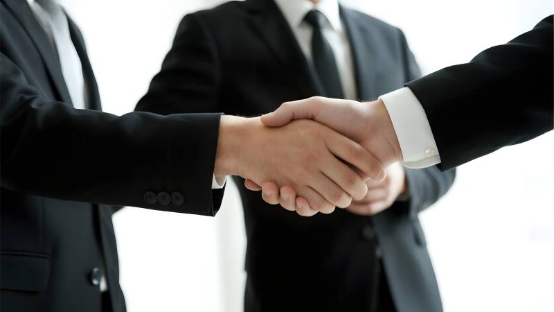 商务握手合作图片