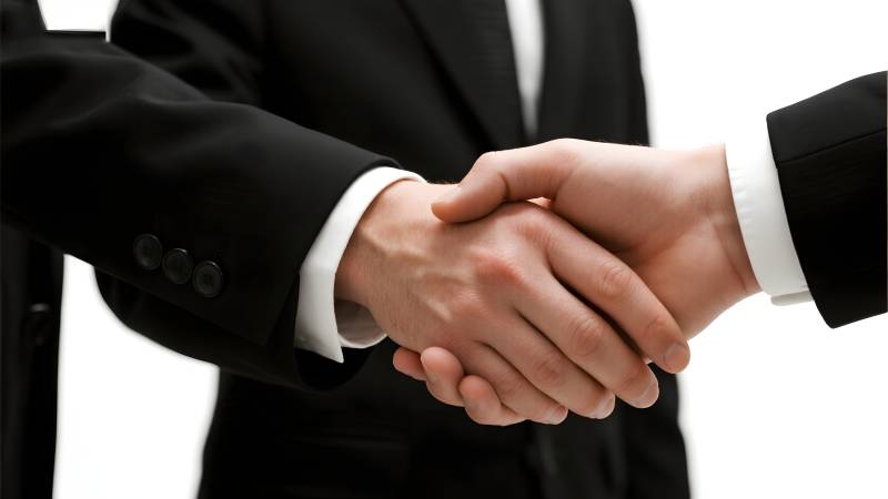 商务握手合作图片
