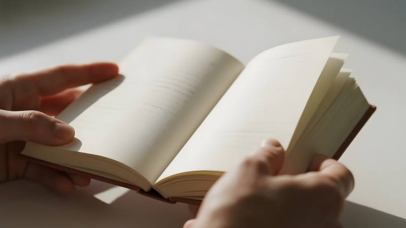 翻书阅读瞬间图片