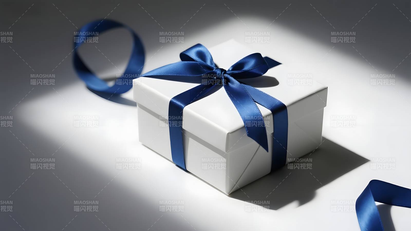 蓝丝带礼盒图片