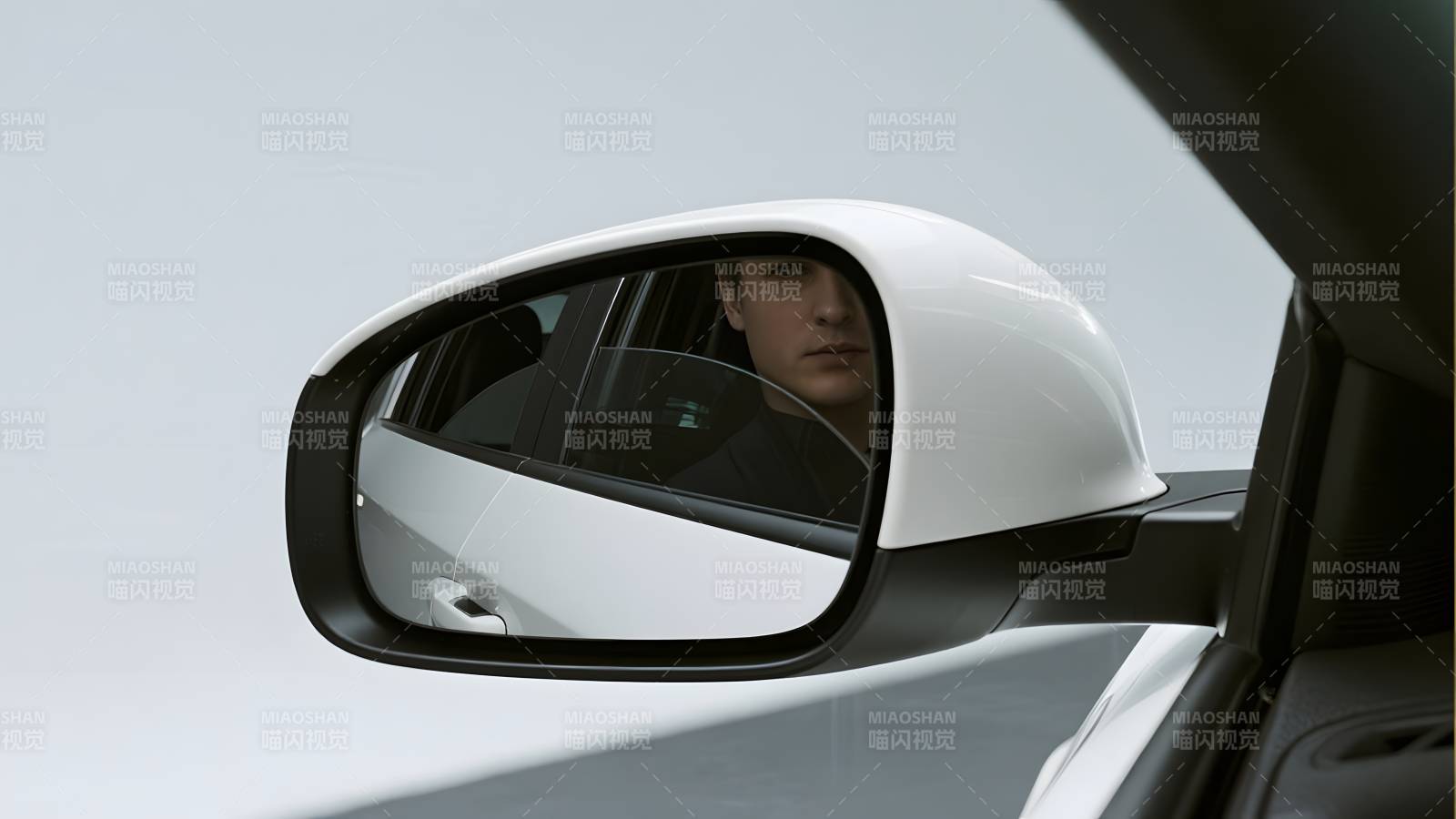 车外后视镜中的倒影图片