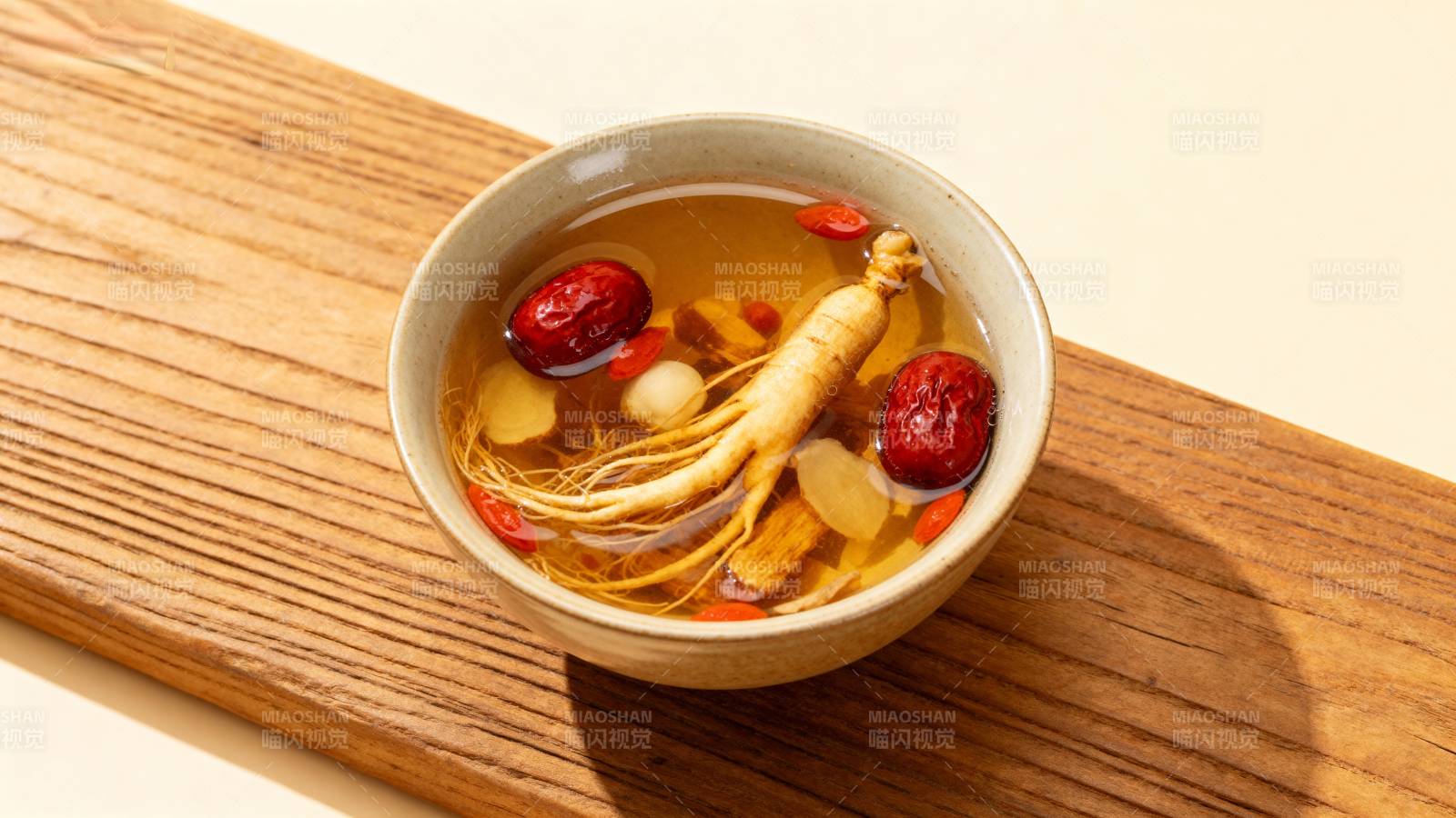 人参枸杞养生汤图片