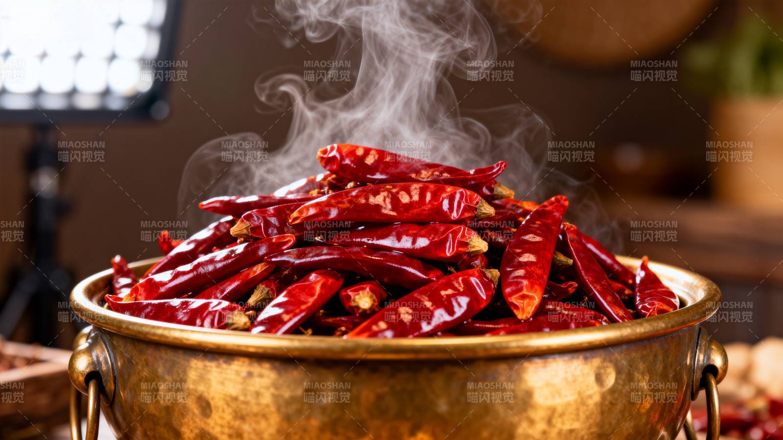 热辣红椒冒烟图片