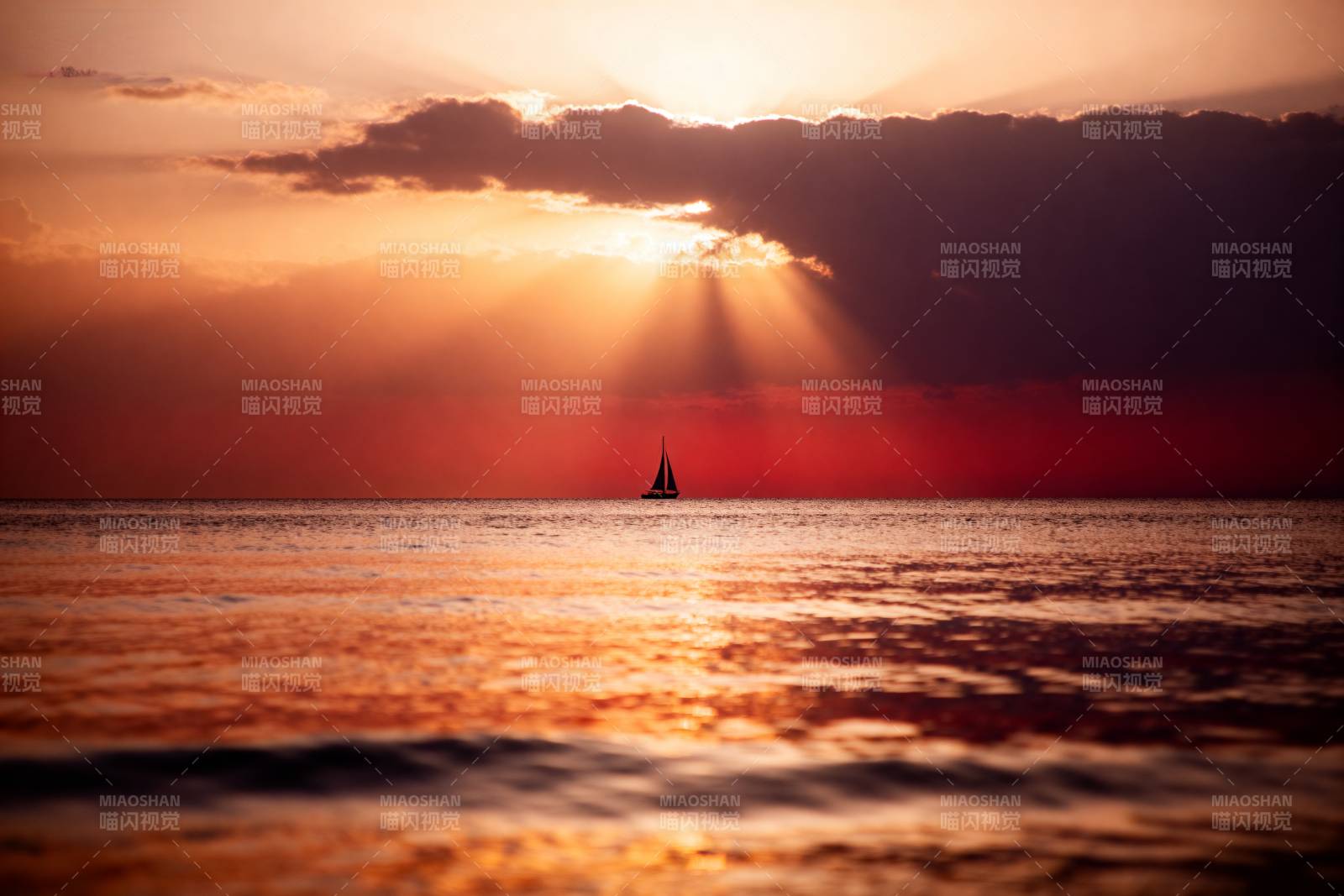 夕阳帆影图片