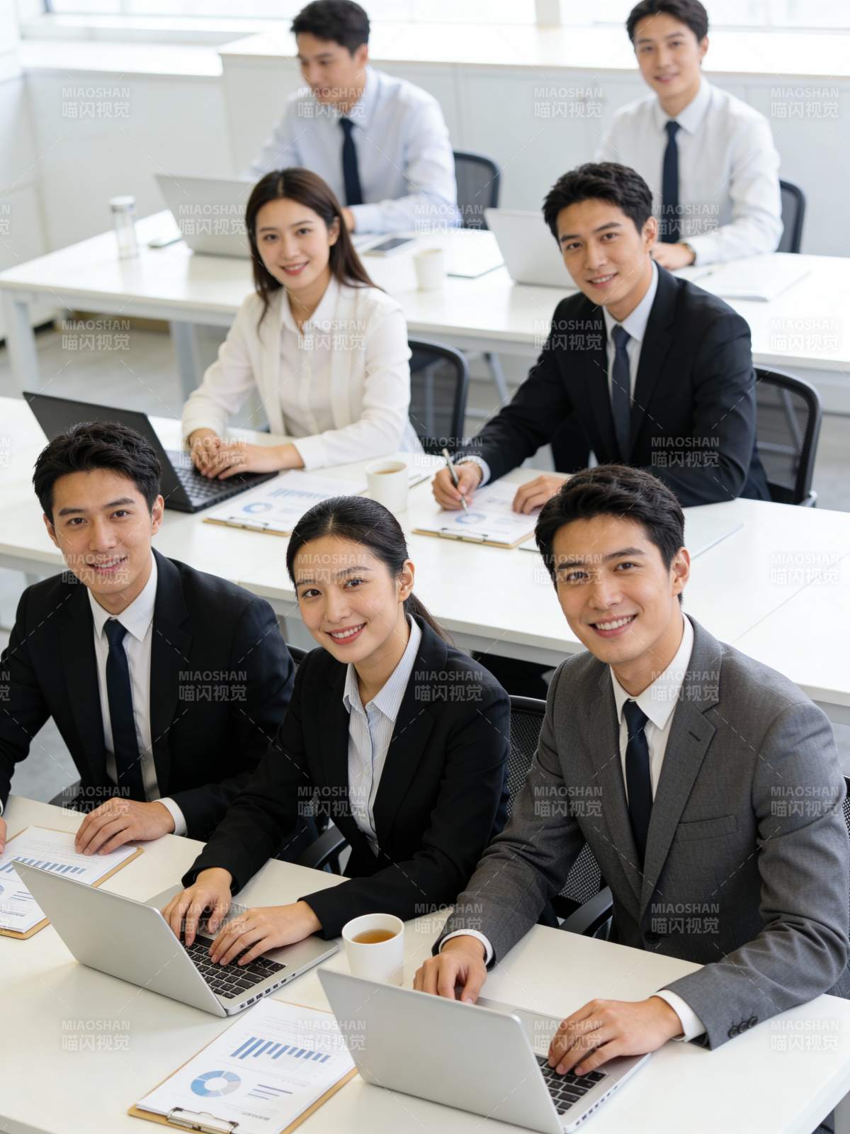 职场团队协作瞬间图片
