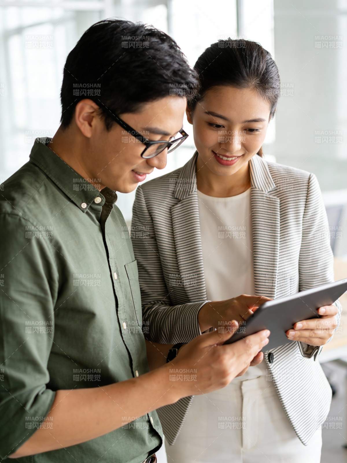 职场协作共览平板图片