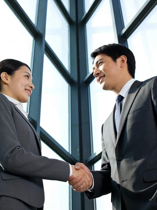 商务握手合作双赢图片