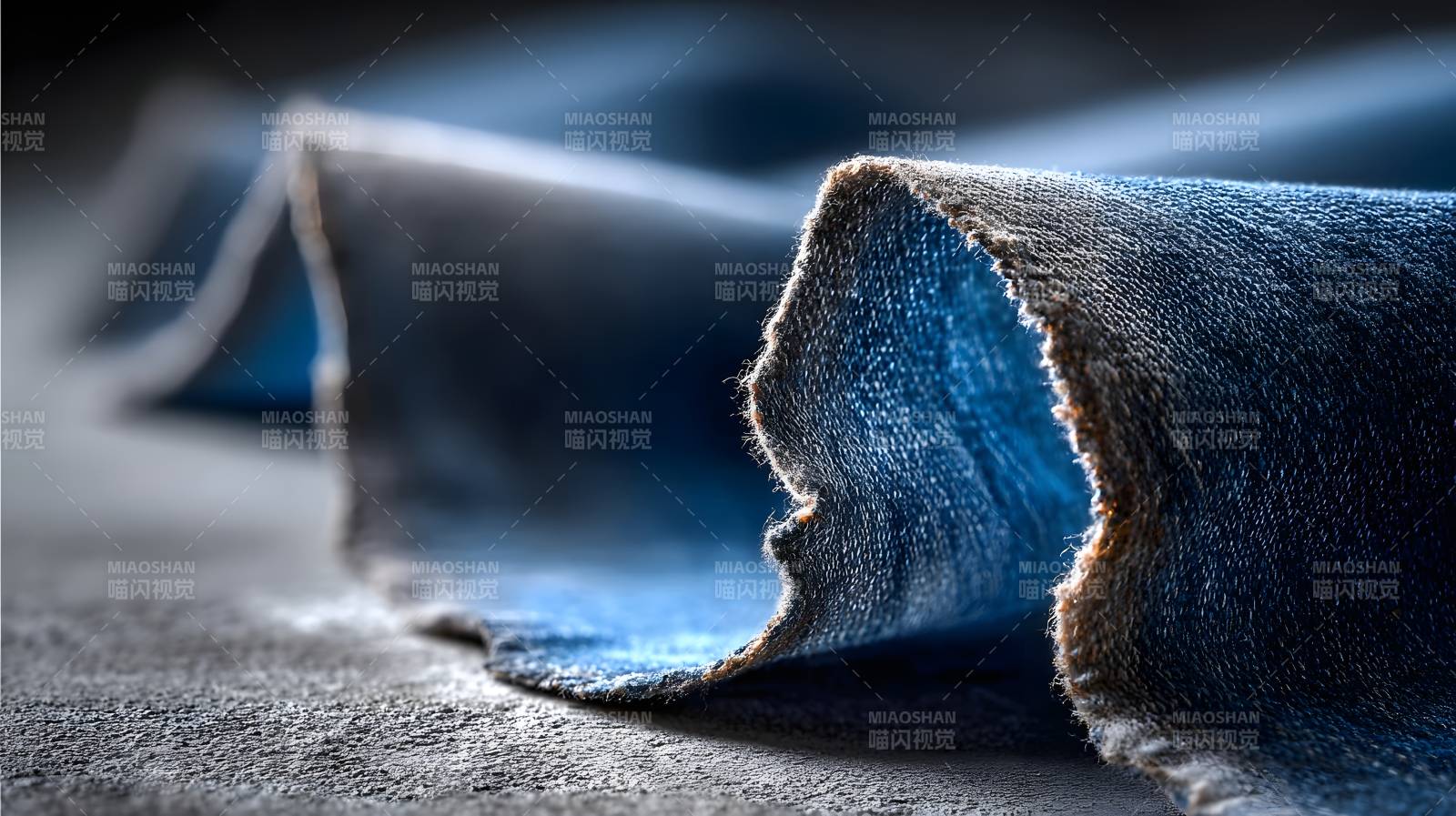 牛仔布的细节特写图片