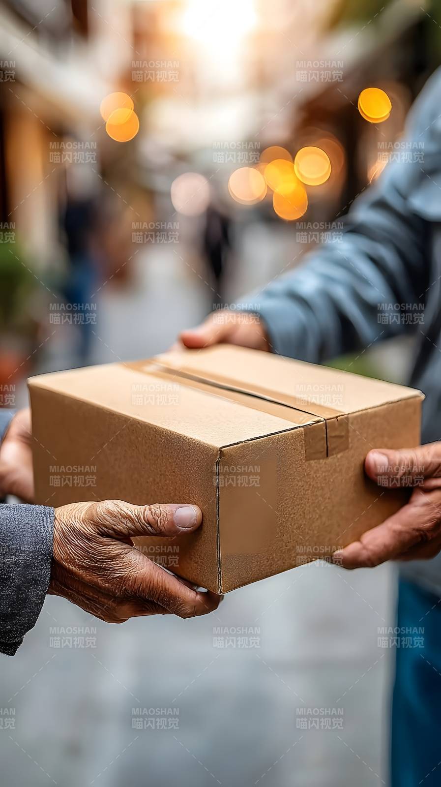 传递包裹的瞬间图片