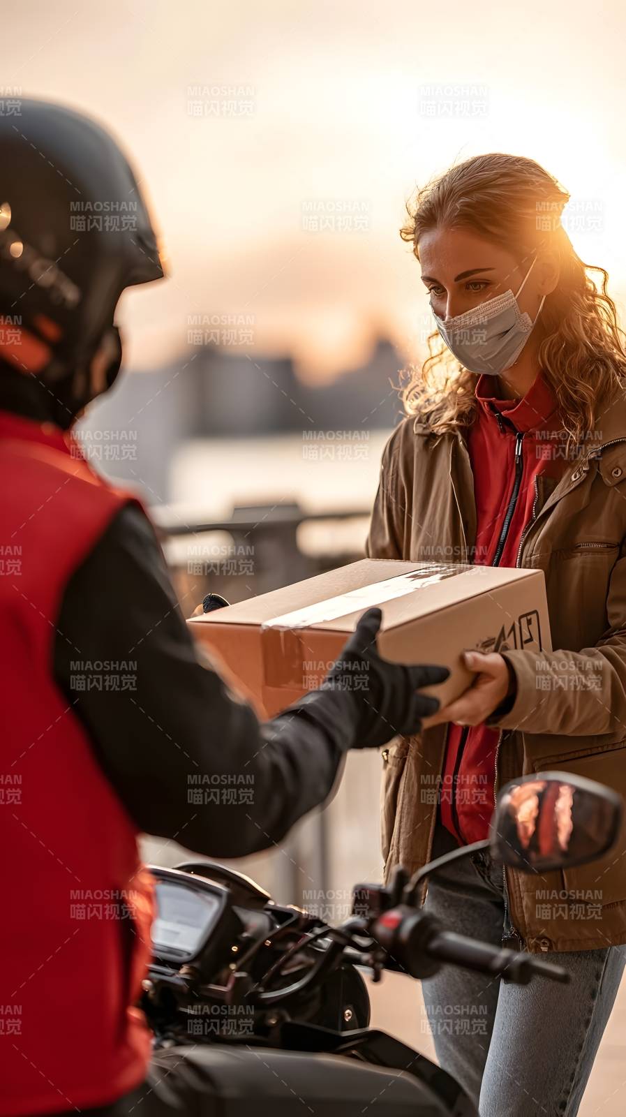 快递交接瞬间图片