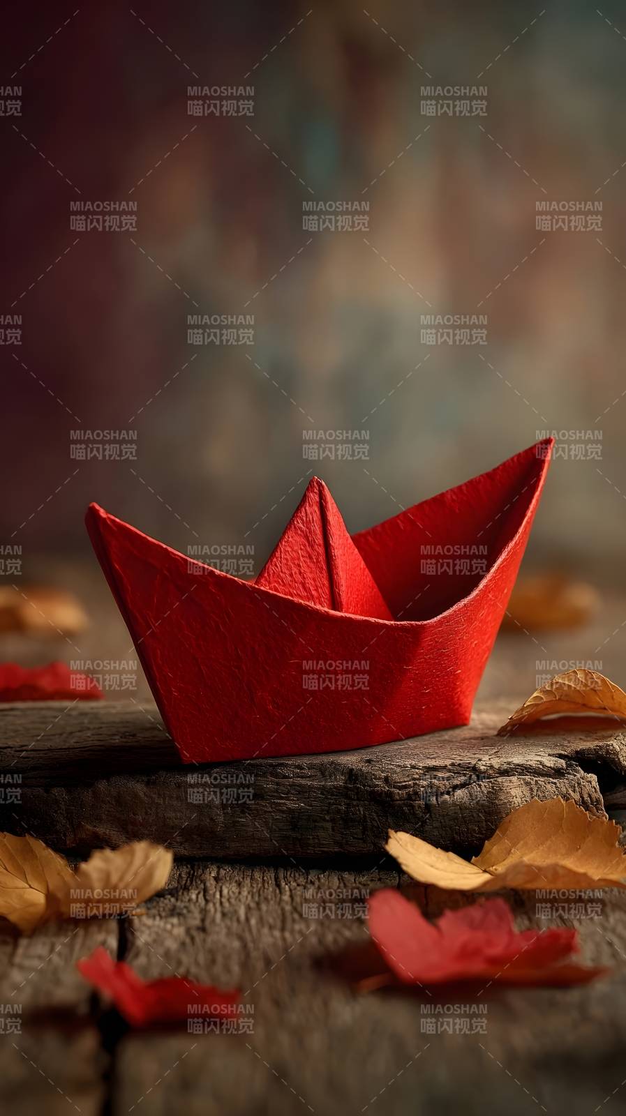 红纸船秋叶静置图片