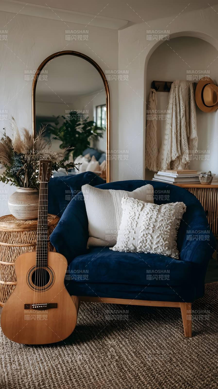 蓝椅吉他静谧角落图片
