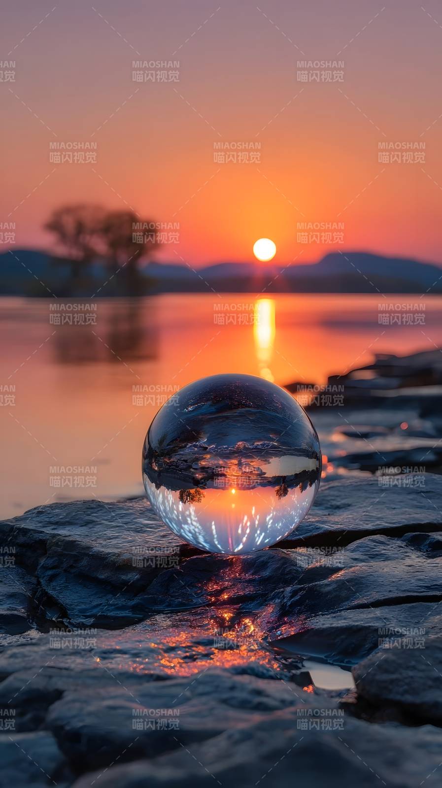 水晶球映日落图片