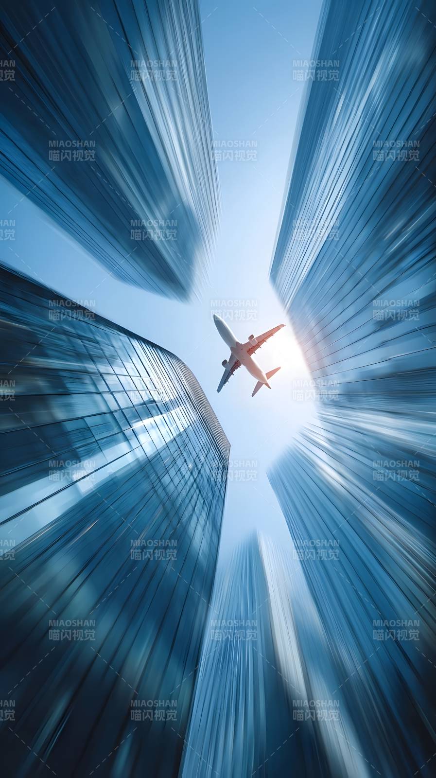 都市之巅 飞机掠过图片