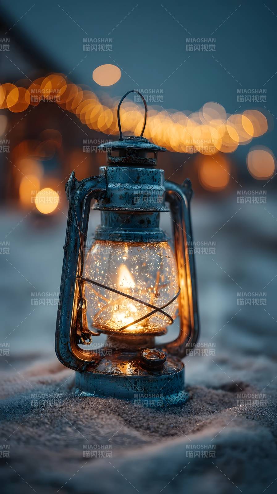 雪夜灯影图片