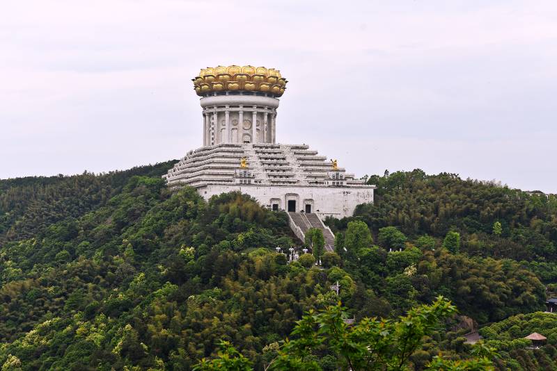 浙江绍兴兜天宫景区金顶宝塔山景图片
