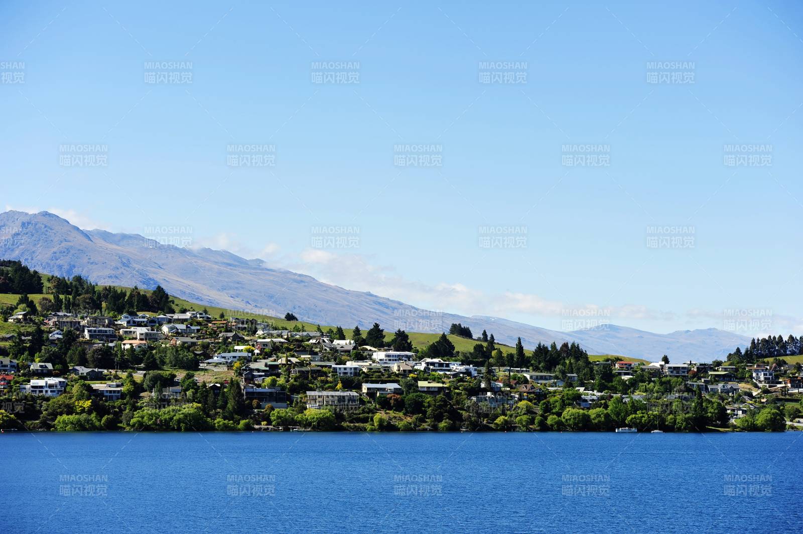 新西兰湖畔山居美景图片