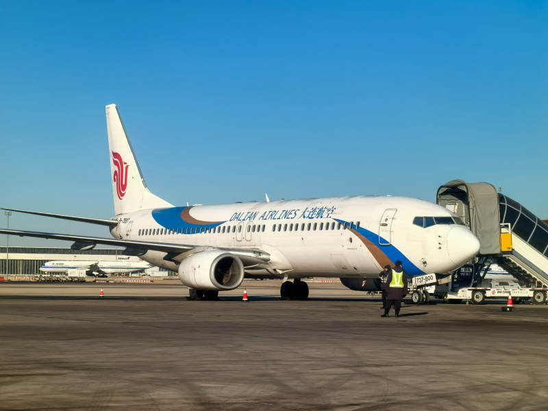 大连航空客机停靠图片