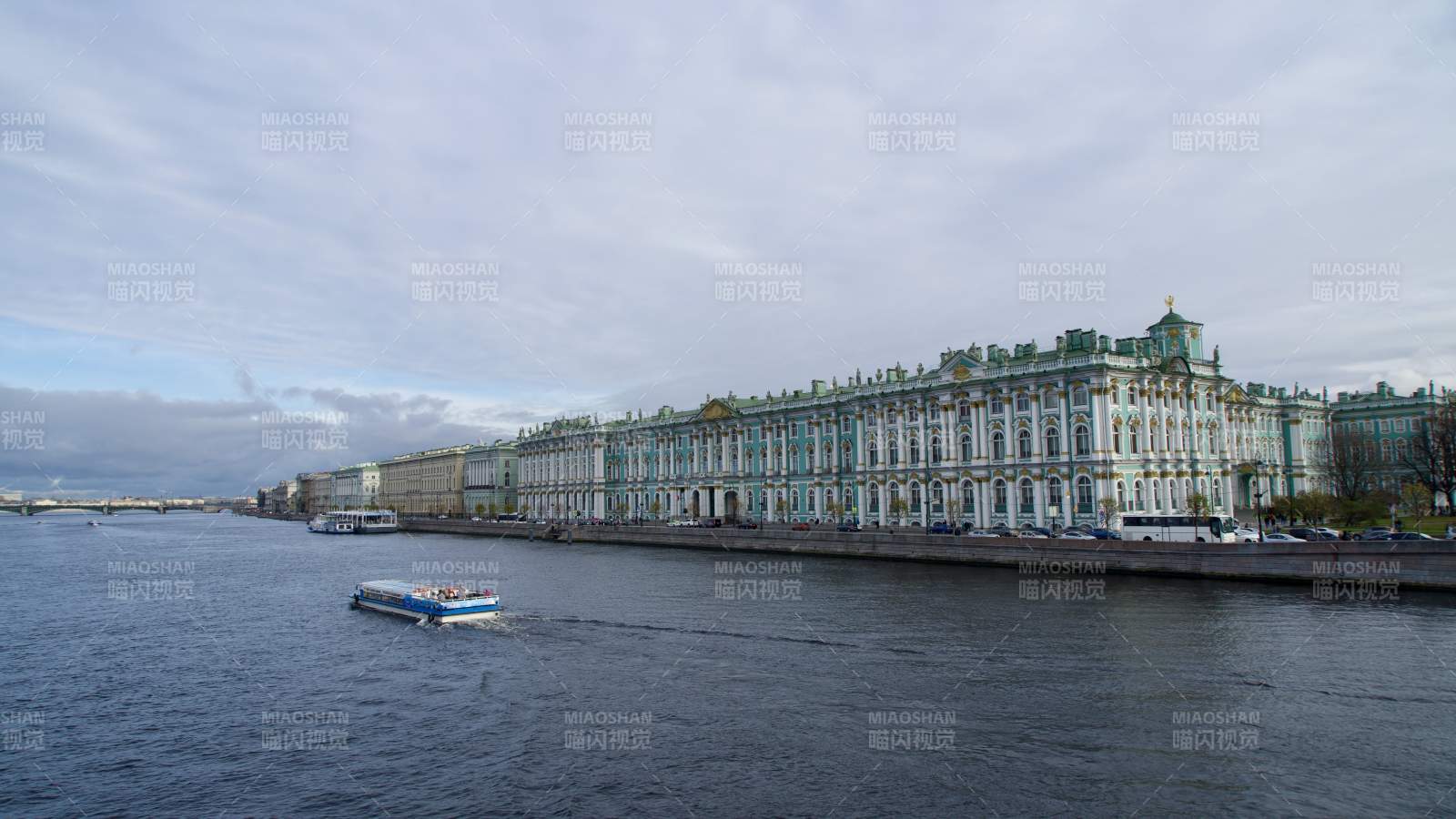 冬宫河畔侧影图片