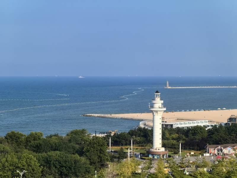 日照灯塔海景图图片