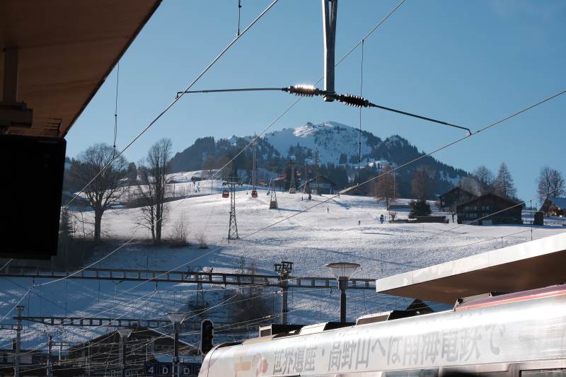 冬日瑞士金口列车车站图片