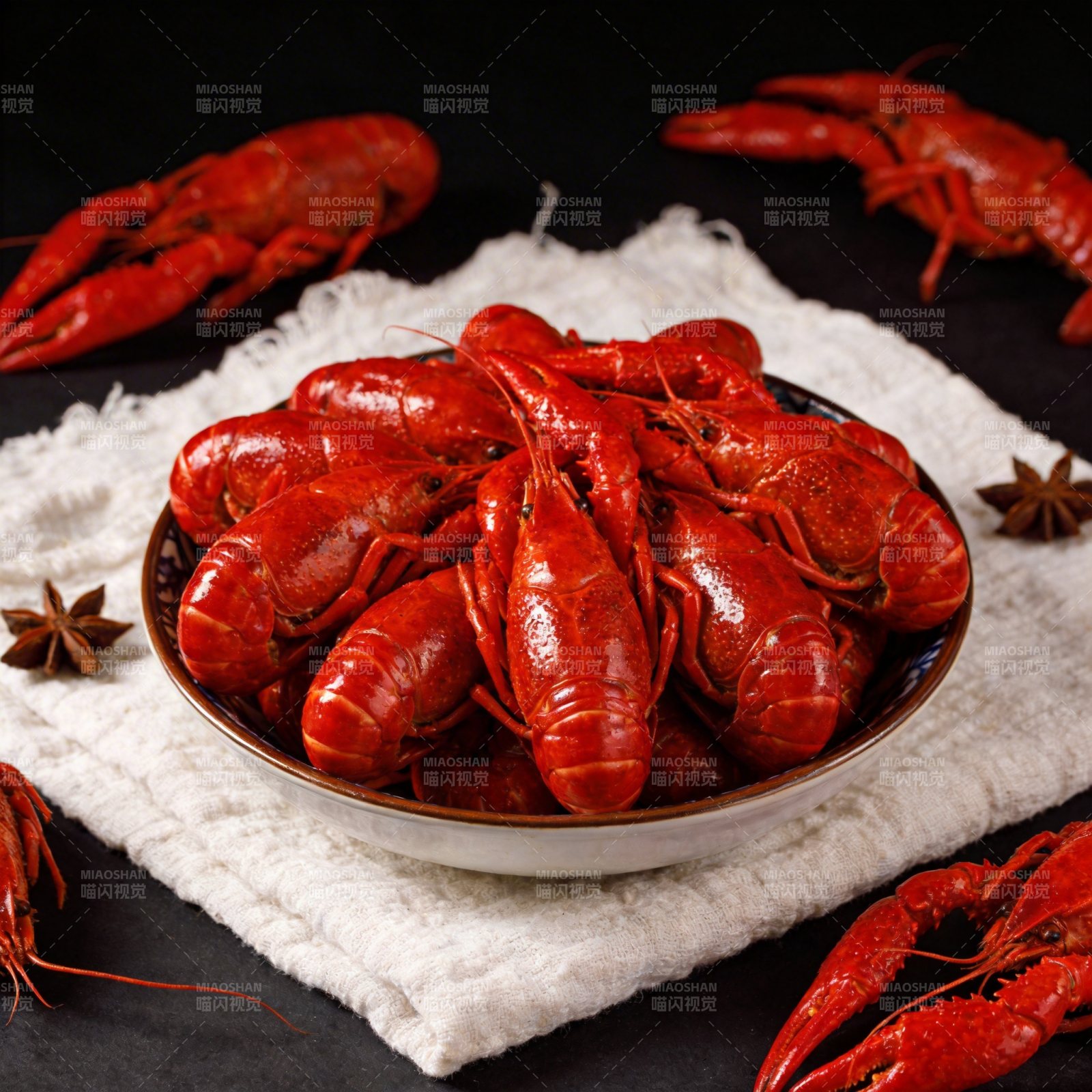 红亮小龙虾盛宴图片