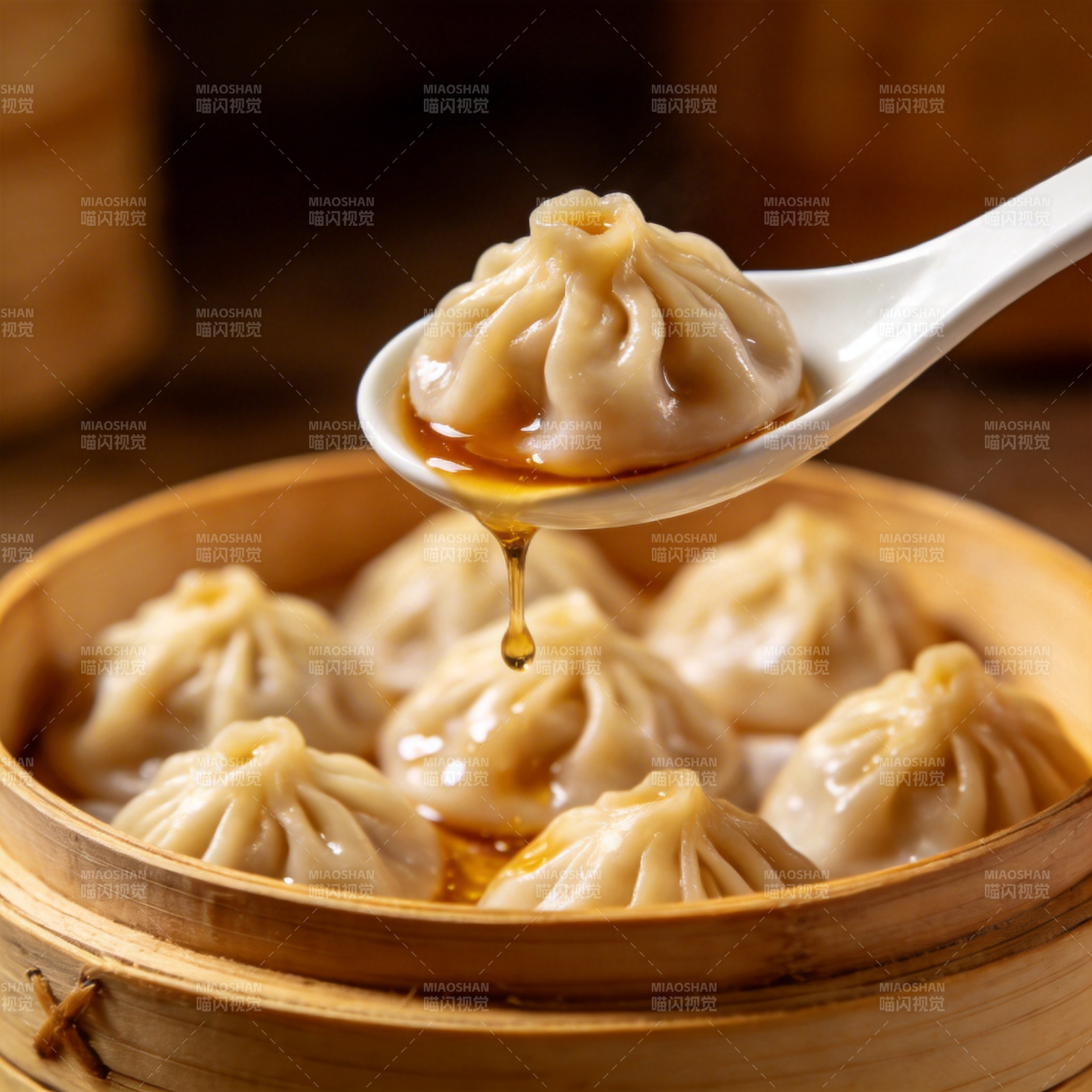 汤包滴汁 鲜美诱人图片