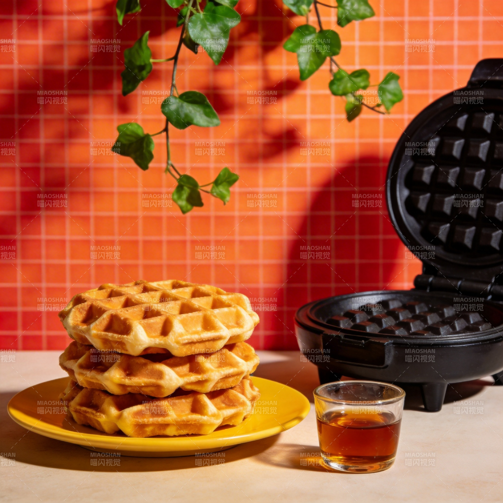 金黄华夫饼配糖浆图片