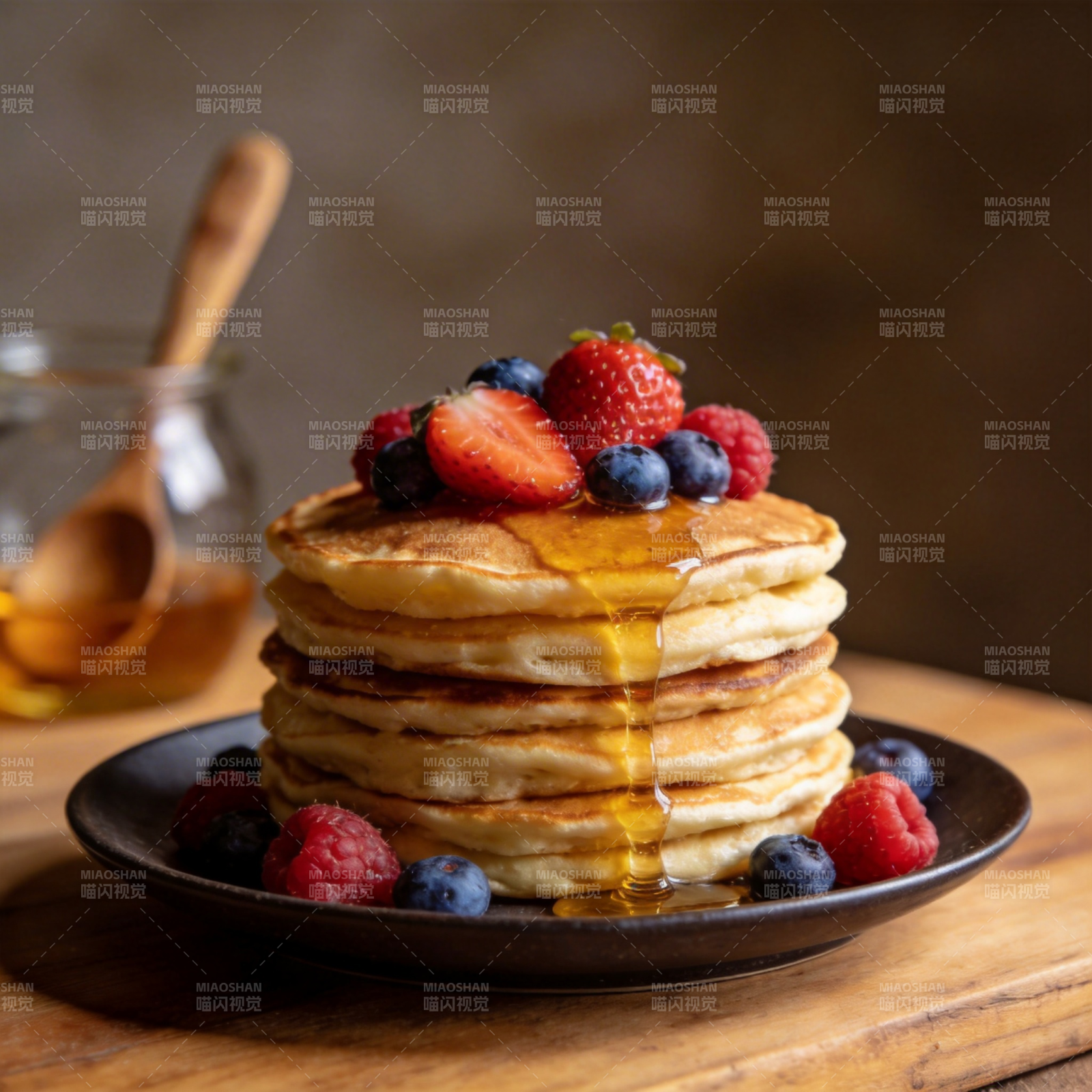 浆果煎饼淋蜂蜜图片